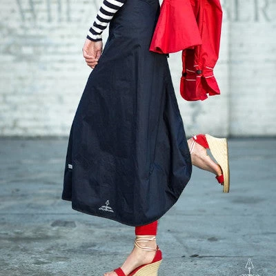 Jupe Imperméable De Vélo Pour Cycliste Femme Rainwrap - Navy 2 Jupe Imperméable De Vélo Pour Cycliste Femme Rainwrap - Navy – Image 2