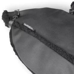 Manchons Basil Noirs En Cuir Végétal Sur Guidon Vélo -Vélo Soldes manchons basil noirs en cuir vegetal sur guidon velo full 5